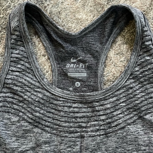 Nike Dry Fit Tank - Picture 4 of 7